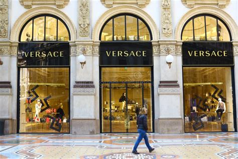 versace sede aziendale|versace x italy.